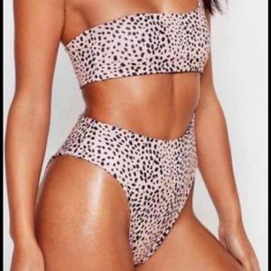 Cut-out to Play Dalmatian High leg swimsuit
